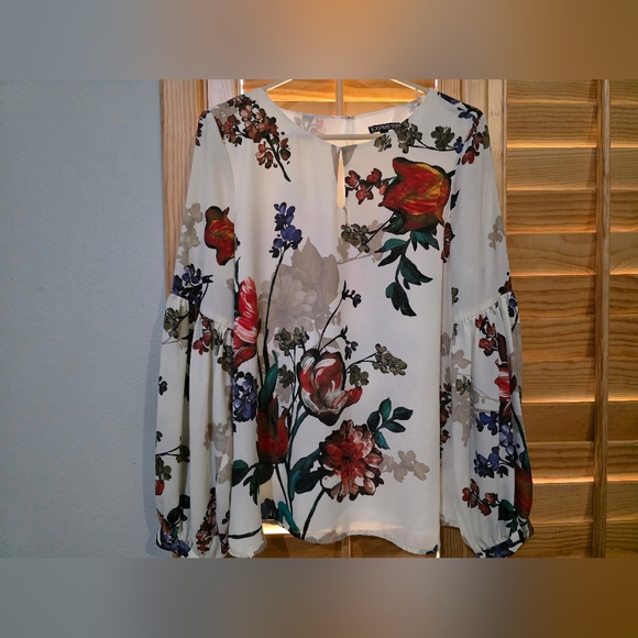 Express White Floral Bell-Sleeve Blouse - Picture 4 of 5
